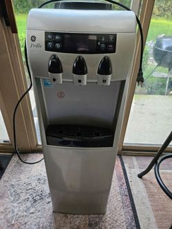 GE Profile Triple Temperature Free-Standing Water Dispenser (Model GXCF35GBS)