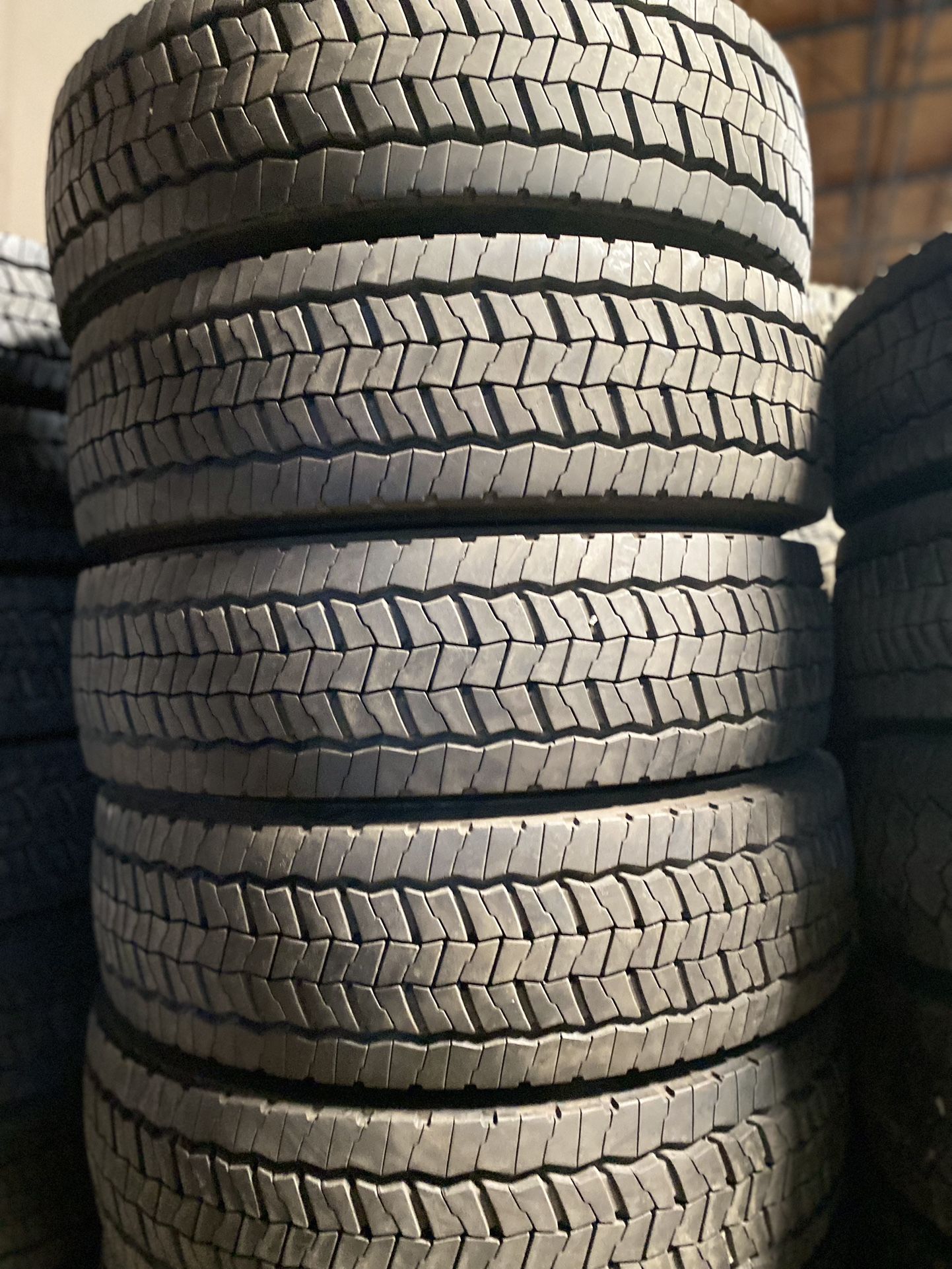 225/70R19.5 Comercial Truck Tire