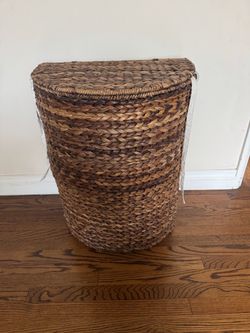 Wicker laundry basket