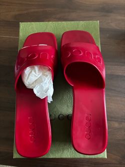 Gucci hibiscus red rubber sandals size 38