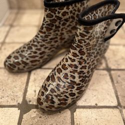 Women’s Super Cute Rain Boots-Size 8-Now $10!