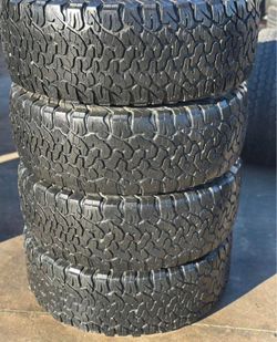 315/70/17Bfgoodrich 📍📍 Selling a set of 4 tires with 80% tread life remaining 📍🌟