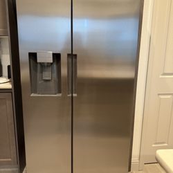 Insignia Refrigerator 