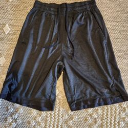 Shorts para adulto o joven talla chico/ small. Color negro.
Bolsas en los lados.