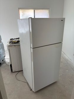 Medium size refrigerator