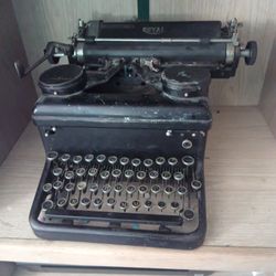 Antique Type Wrighter 
