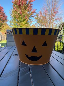 Large Metal Jack-O-Lantern tub