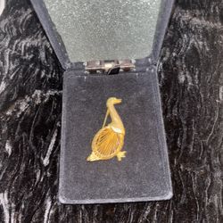 Goose brooch