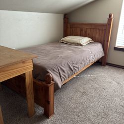 bedroom set(mattress included)