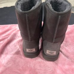 Women’s  Uggs  9