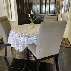 Dining Table With Thee Chairs 