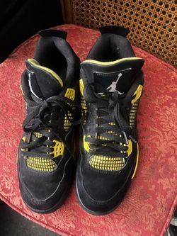 Jordan’s thunder size 10 original have plenty of life left no tares or holes serious buyers only please
