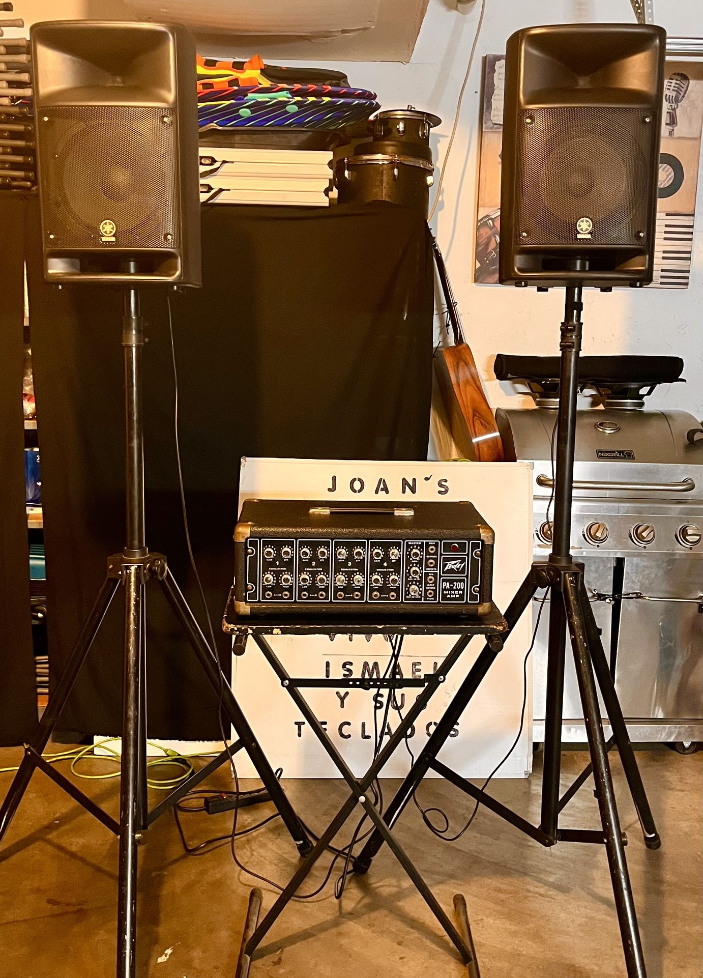 2 Bocinas YAMAHA con (Power Mixer) Peavey