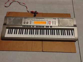 Casio WK-200 Keyboard 76 Keys with Power Cord