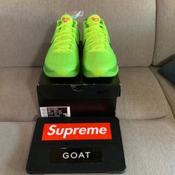 Kobe VI Grinch ( Christmas 🎄 ) Size 10 $900 DS