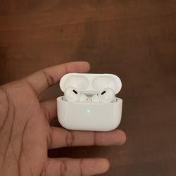 AirPods Pro 2nd Generation MagSafe Wireless Charging Case