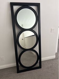 Decorative wall mirror