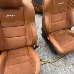 Jeep SRT 2019 seats 