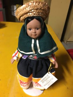 Small Peruvian porcelain doll