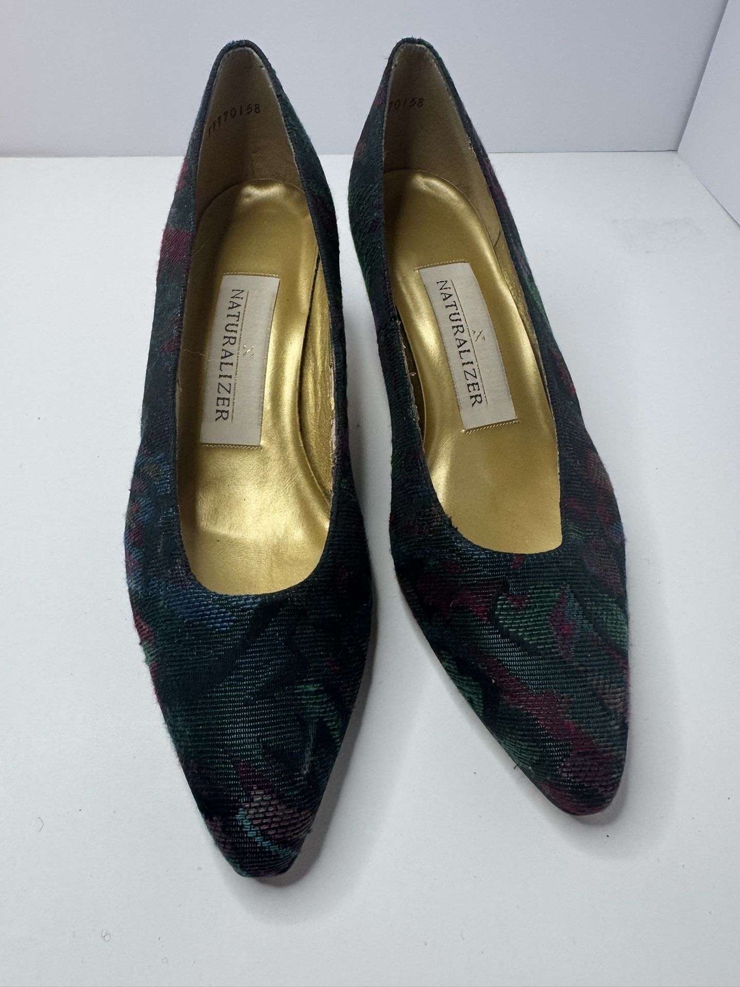 Naturalizer Red And Green Fabric Kitten Heels Size 7.5