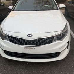 2017 White Kia Optima