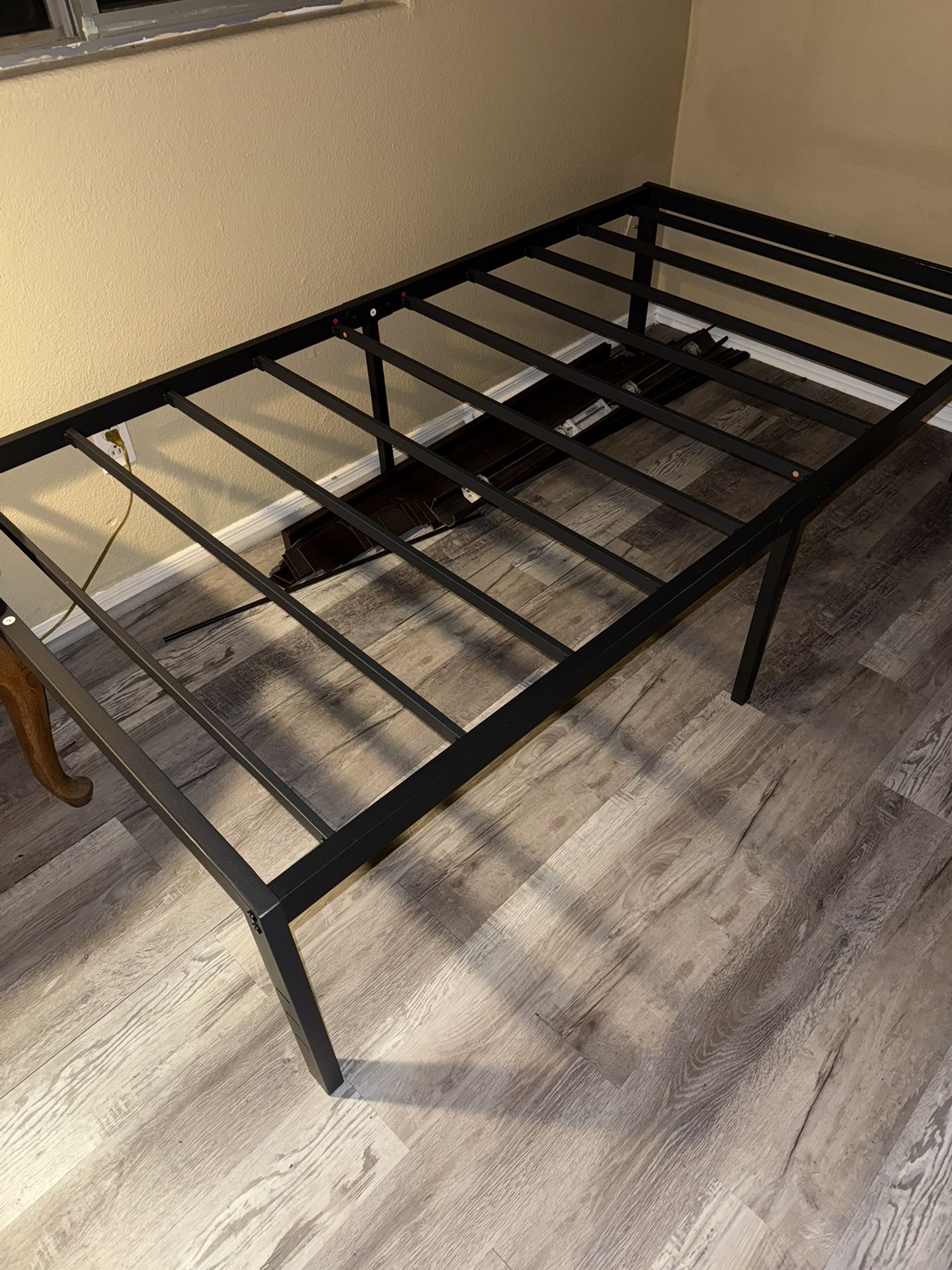Twin Be Frame 