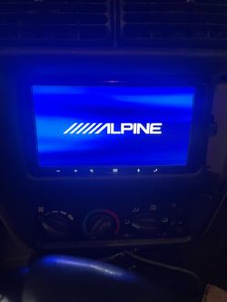 Alpine Indash GPS /Movie Screen WithAmp
