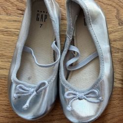 Baby Gap Classic Silver Ballet Flats - Size 7