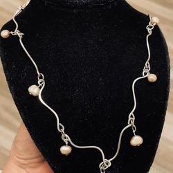 Pre-owner Vintage 925  Sterling Silver/Pearl Station Necklace