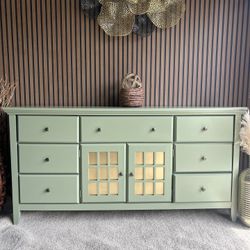 The Avivia Chest