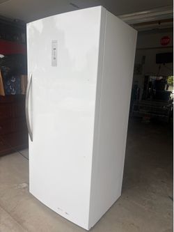 Frigidaire refrigerator (no Freezer)