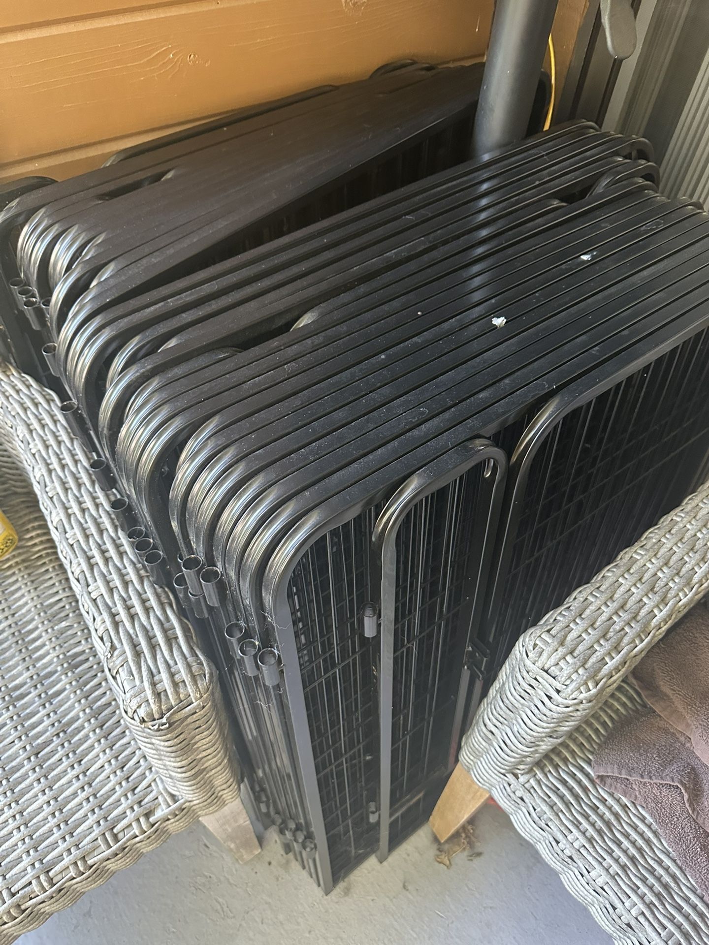 Dog Fence/Kennel - FXW Rollick 32” (28 Panels, 4 Gates)