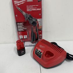 MILWAUKEE M12 12-Volt Lithium-Ion Cordless Soldering Iron with Compact Battery Pack 1.5Ah and Charger Starter Kit