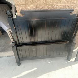 QUEEN SIZE BED FRAME 