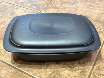 Tupperware Ultra Pro 3.5 quart lasagna pan