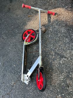 Razor A5 Lux Kick Scooter - Large 8" Wheels, Foldable, Adjustable Handlebars, Lightweight, for Riders up to 220 lbs