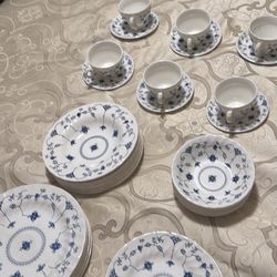 42 Pieces From The Churchill Collection the Georgian collection