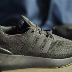 ADIDAS run 22 Black Gum