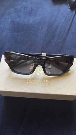 Burberry sun glasses new 100% original