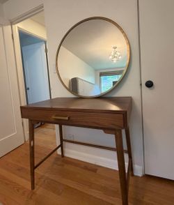 Wooden Desk With Round Mirror