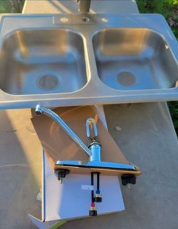 New 33x22x6 Kitchen Sink And Faucet!!I have other styles at My Profile!