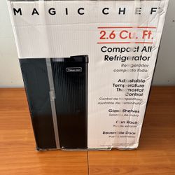 Magic Chef Compact Fridge 2.6 Cu. Ft. Black