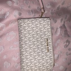 Michael Kors Wristlet Wallet 