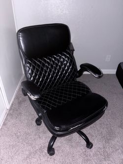Black office chair