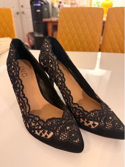 👠 Women’s Black Lace Heels – Size 8.5 (Pre-Owned)