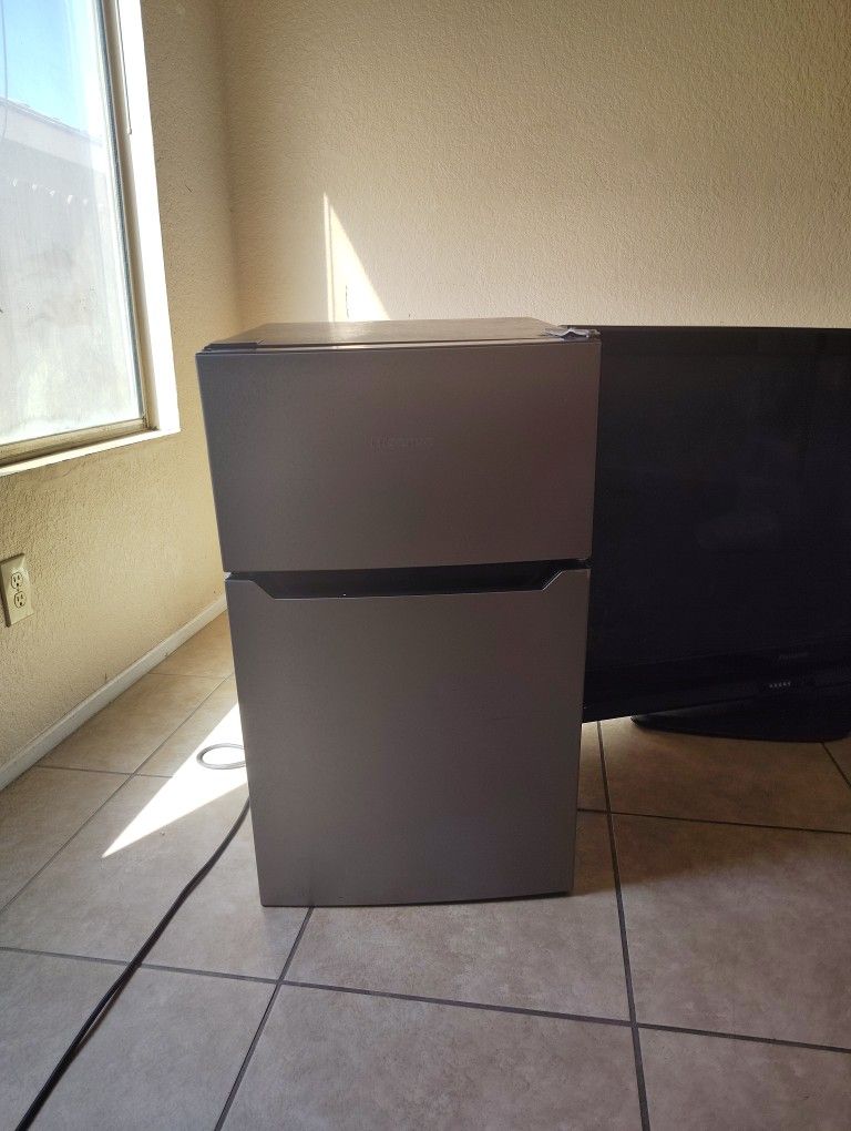 Hisense Mini Fridge With Freezer