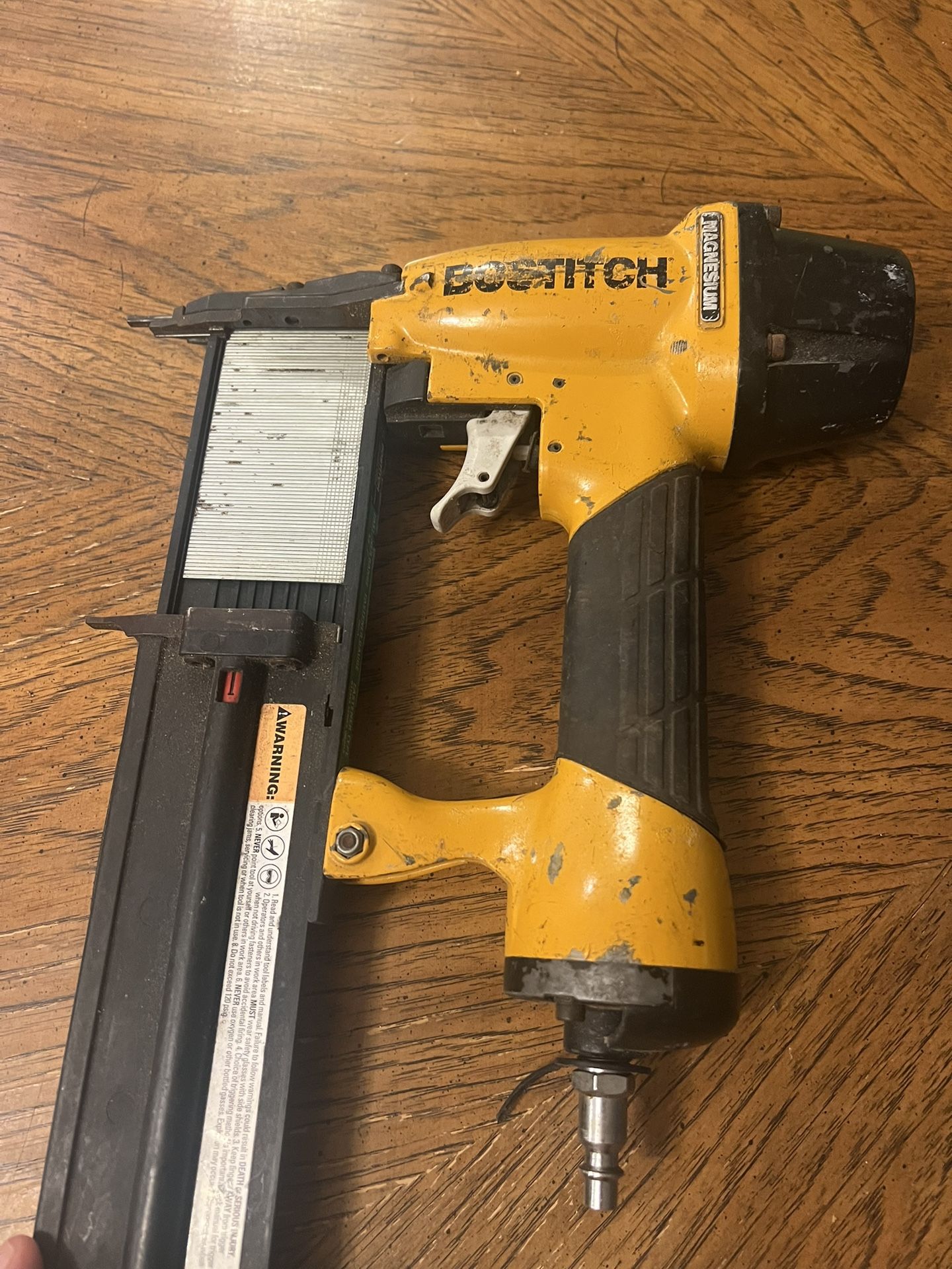 Bostitch Pneumatic Brad Nailer – Magnesium Body
