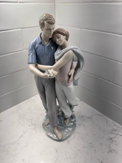 Lladró “You’re Everything to Me” Couple Figurine #6842 w/ Box & Papers