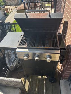 3-Burner Gas Grill with Side Shelf