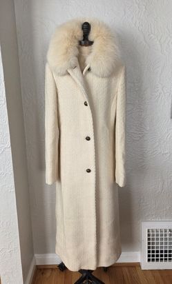 White Wool Overcoat With fox Fur Collar Size S NO OFFERS 